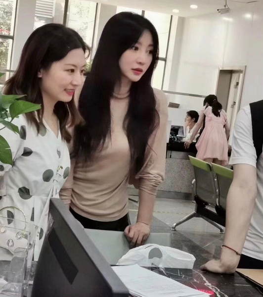 柳岩辟谣买十套房:房子是用来住的,不是用来炒的