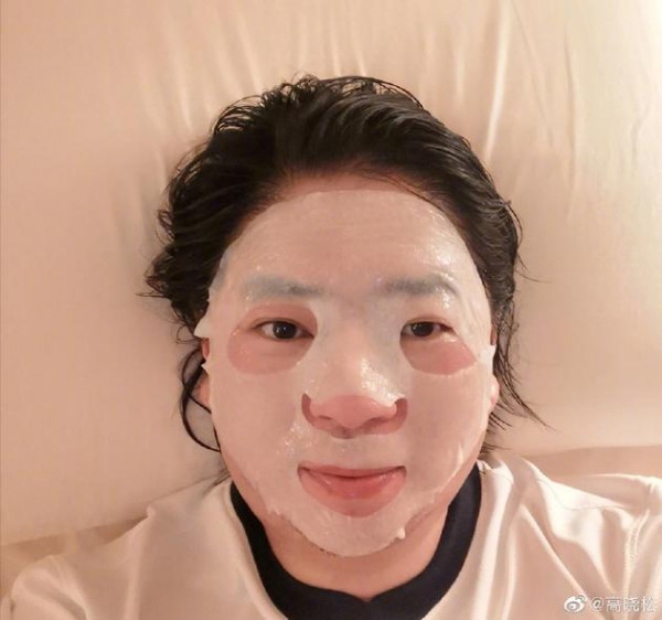 高晓松晒49岁的最后一张照片 网友:以为是傅首尔