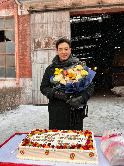李光洁《野蛮生长》杀青 演绎文化商人展雄才大略