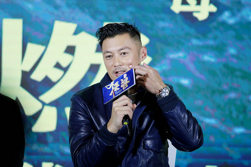 余文乐《狂兽》初演反派 难忘水下搏斗戏