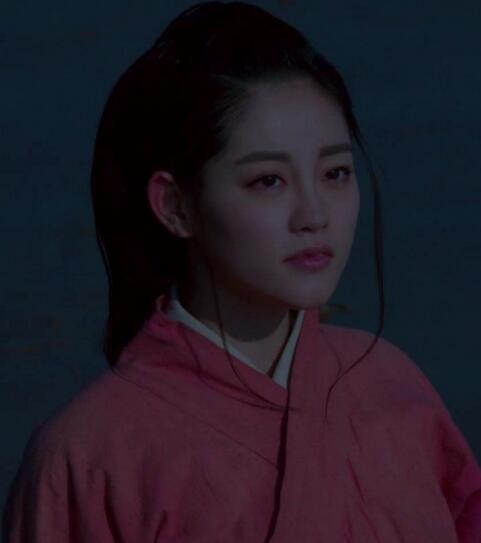 她在《灵魂摆渡》中是小透明,现在搭档迪丽热巴