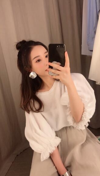 王思聪前女友雪梨晒美照,生活中还是个精致的猪猪女孩
