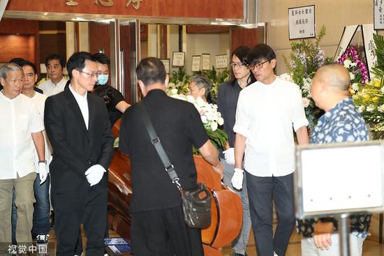 演员夏萍出殡 谢贤林家栋等送其最后一程