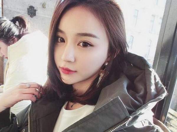 王思聪前女友雪梨产后勇晒妊娠纹 化身母婴博主传经验