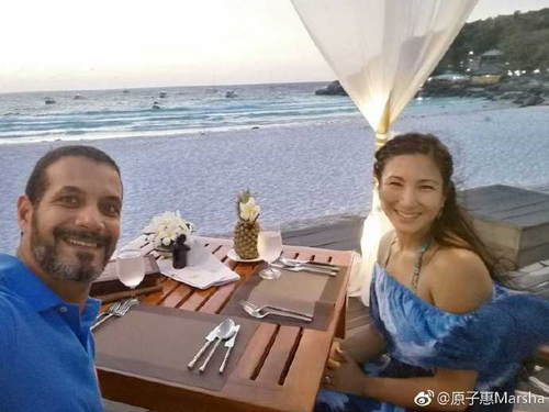 郑佩佩女儿晒照庆生 新婚小夫妻贴面热吻恩爱十足