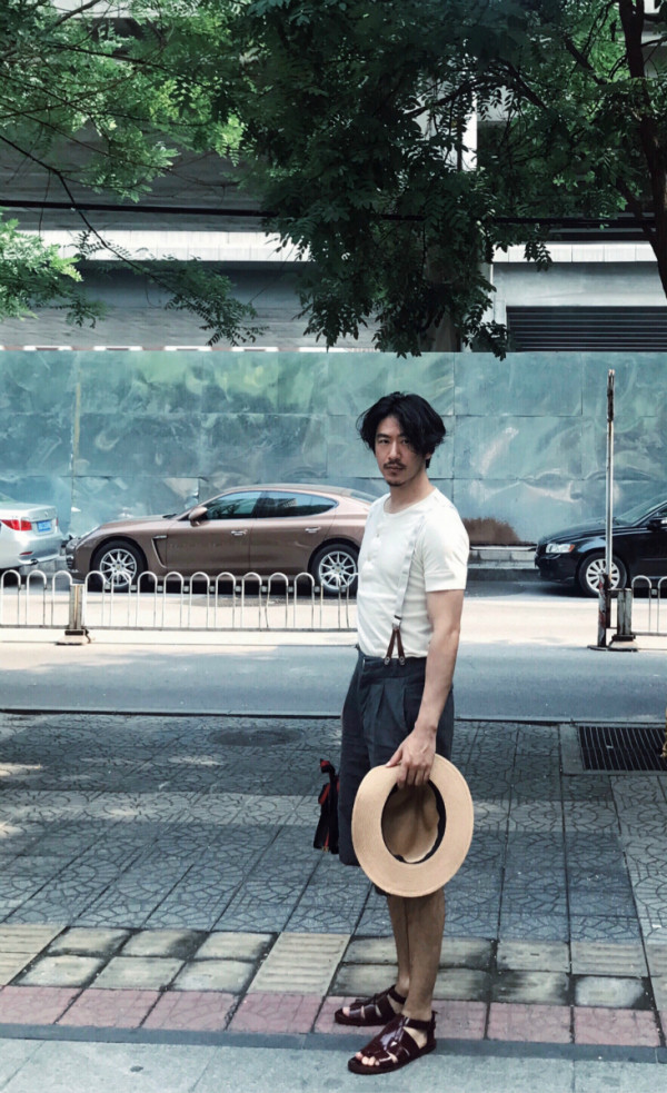 江奇霖旅行写真曝光 多变型男酷意十足