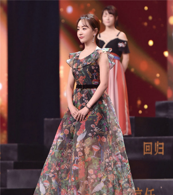 杨蓉《我就是演员》演绎《芳华》 突破自我挑战何小萍